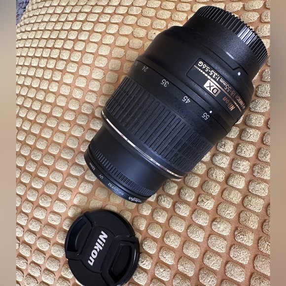 Nikon AF-S Nikkor 18-55mm 1:3.5-5.6 G - Picture 5 of 8